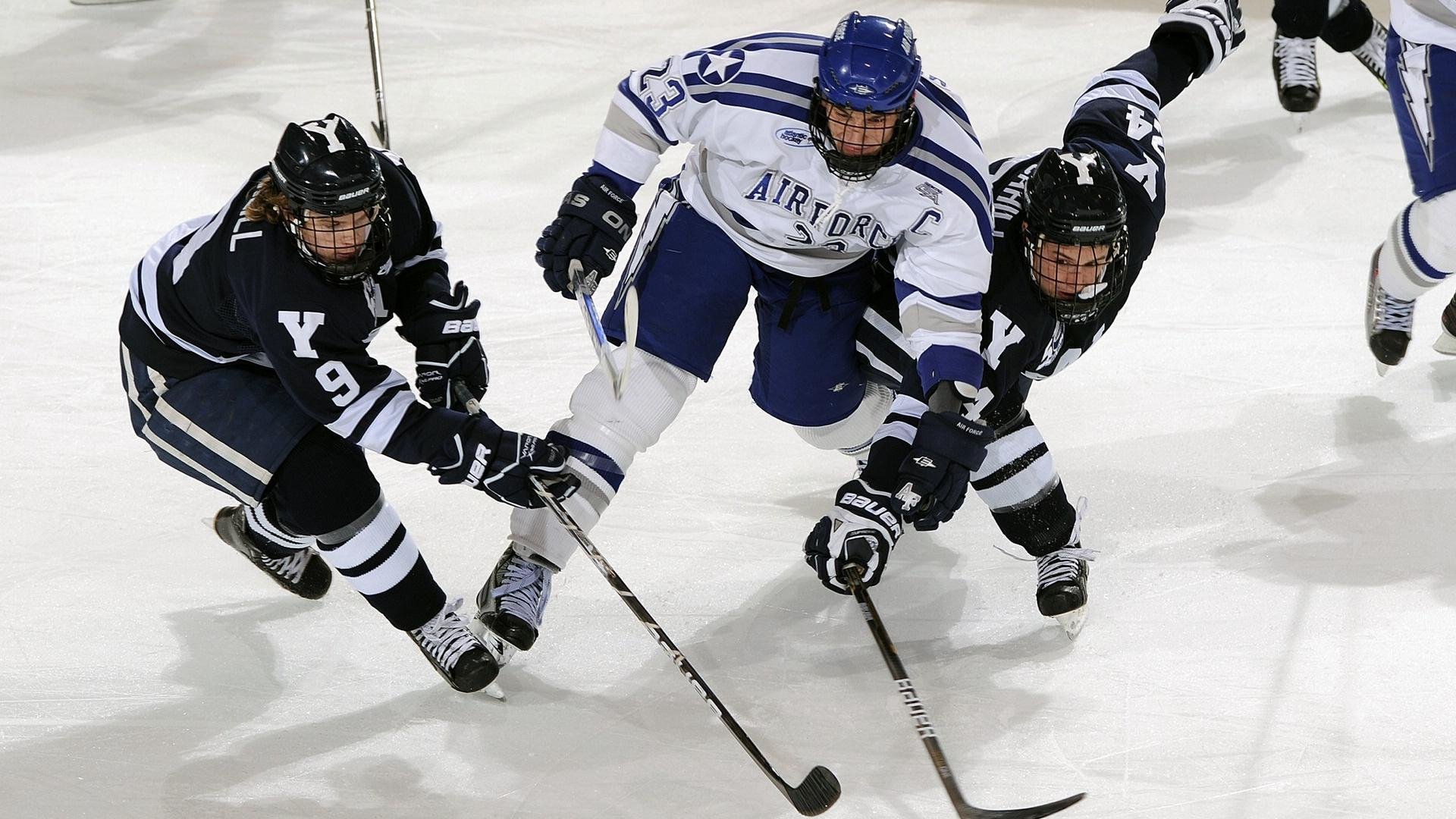 LOL巅峰对决操作惊险刺激,lol巅峰对决操作惊险刺激的英雄